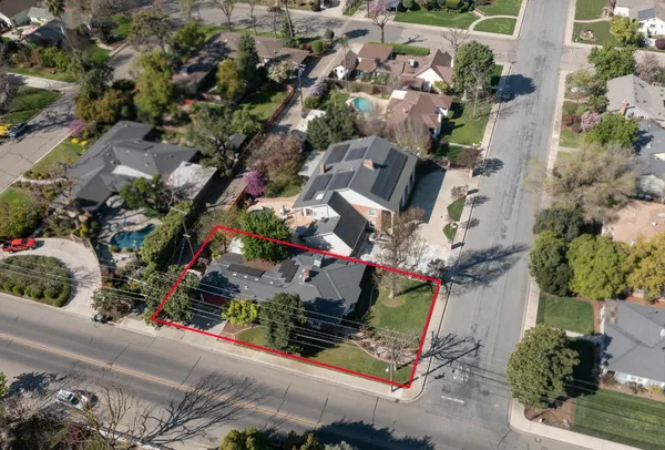 $489,999 | 1301 West Beverly Drive, Visalia, CA 93277