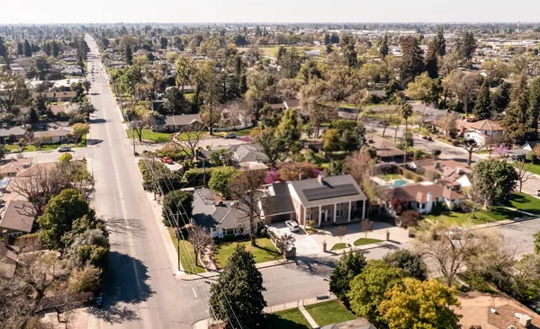 $489,999 | 1301 West Beverly Drive, Visalia, CA 93277