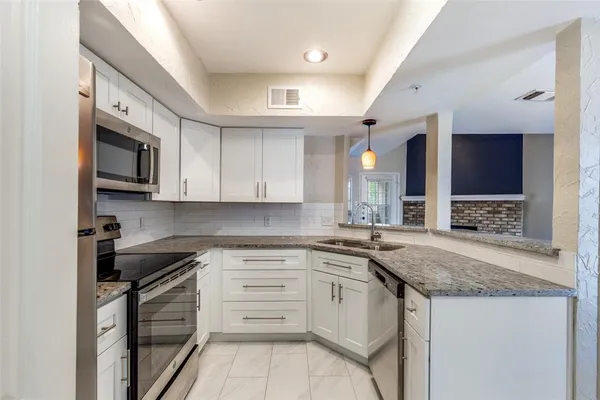 $1,990 | 5565 Preston Oaks Road, Unit 237, Dallas, TX 75254