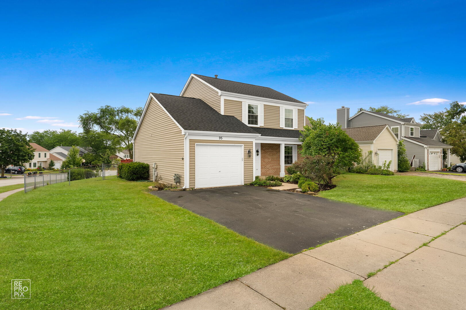 95 North Southport Road Mundelein, IL 60060 - Photo 1 of 26 a front view of a house with a yard