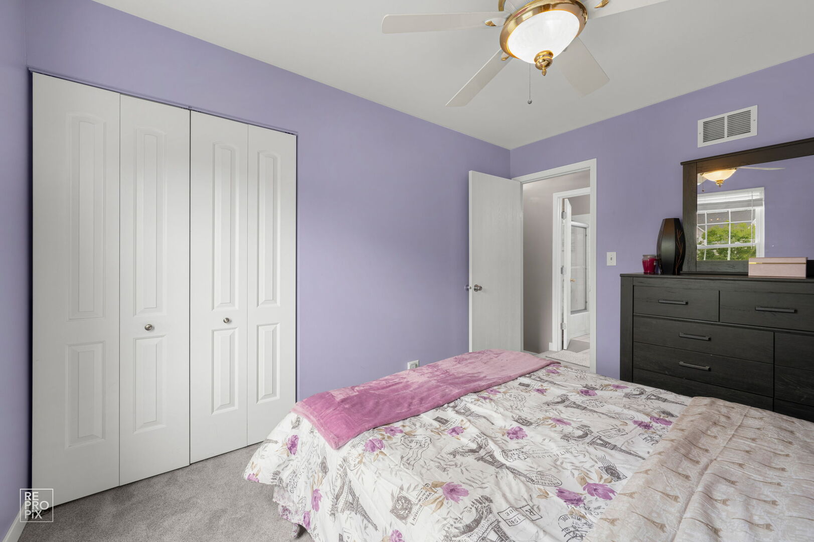 95 North Southport Road Mundelein, IL 60060 - Photo 22 of 26 a bedroom with a bed and a dresser