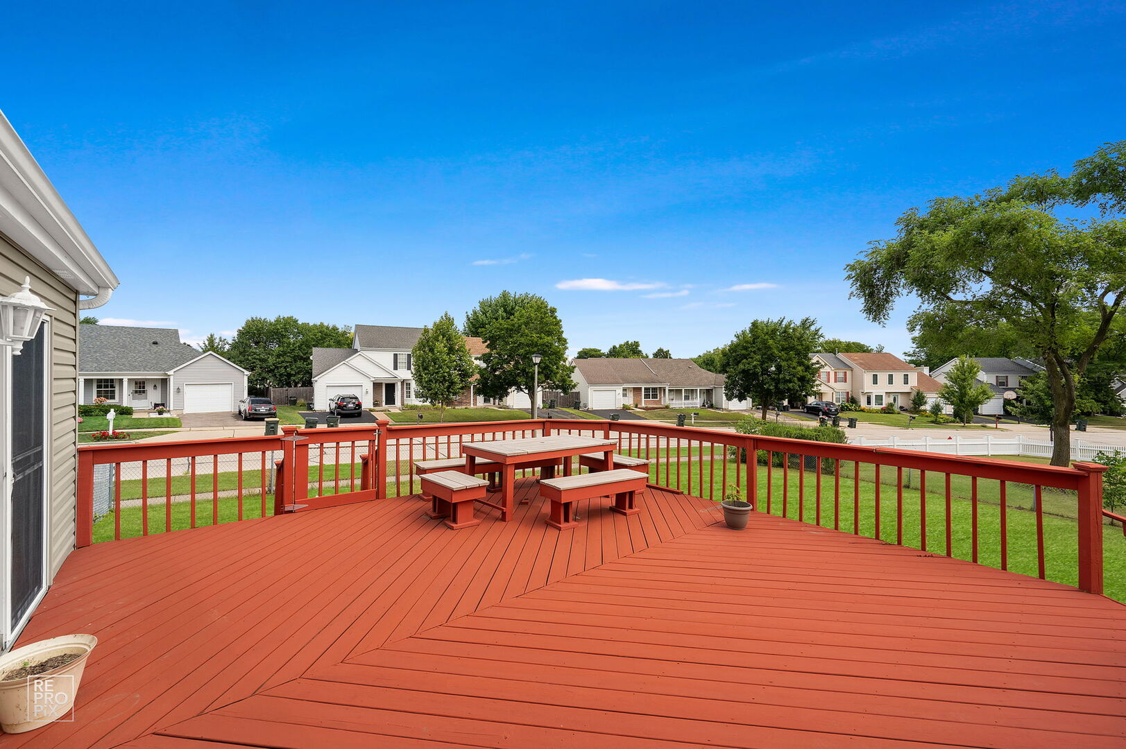 95 North Southport Road Mundelein, IL 60060 - Photo 25 of 26 a view of a balcony with chairs