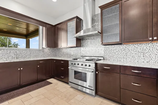 $1,800,000 | 1124 County Road 301, Elgin, TX 78621