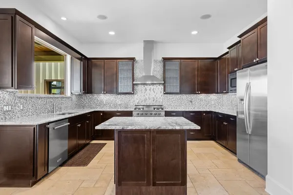 $1,800,000 | 1124 County Road 301, Elgin, TX 78621