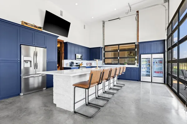 $1,800,000 | 1124 County Road 301, Elgin, TX 78621