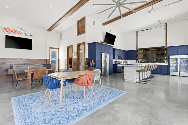 $1,800,000 | 1124 County Road 301, Elgin, TX 78621