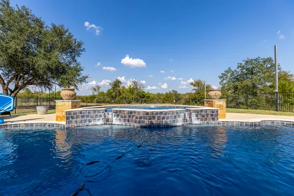 $1,800,000 | 1124 County Road 301, Elgin, TX 78621