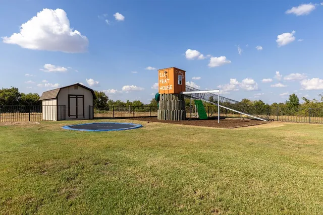 a house view with swimming pool and mountain view