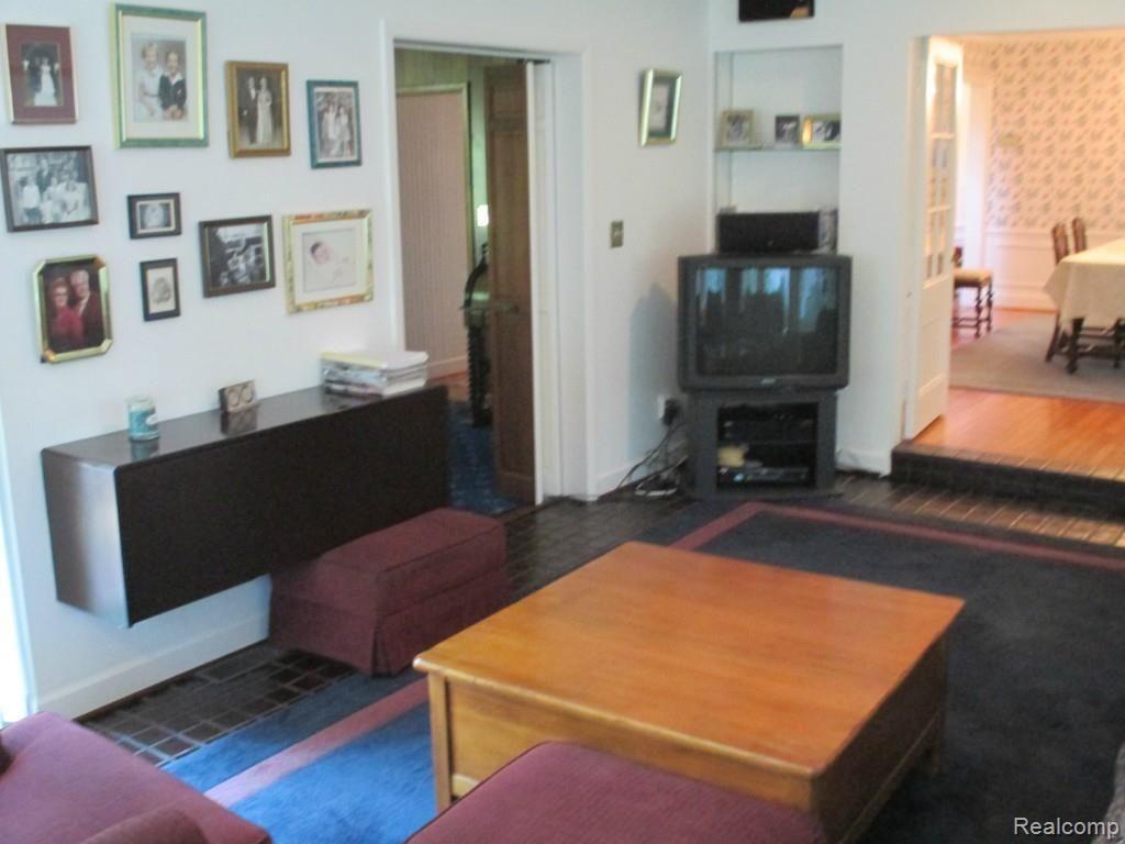 58 Moran Road Grosse Pointe, MI 48236 - Photo 5 of 39 58 Moran 007.jpg