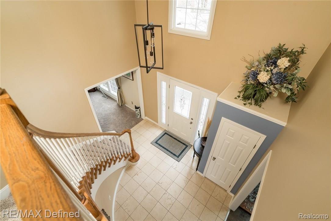 1282 Sandy Ridge Drive Rochester, MI 48306 - Photo 4 of 39 1282-Sandy-Ridge-04.jpg