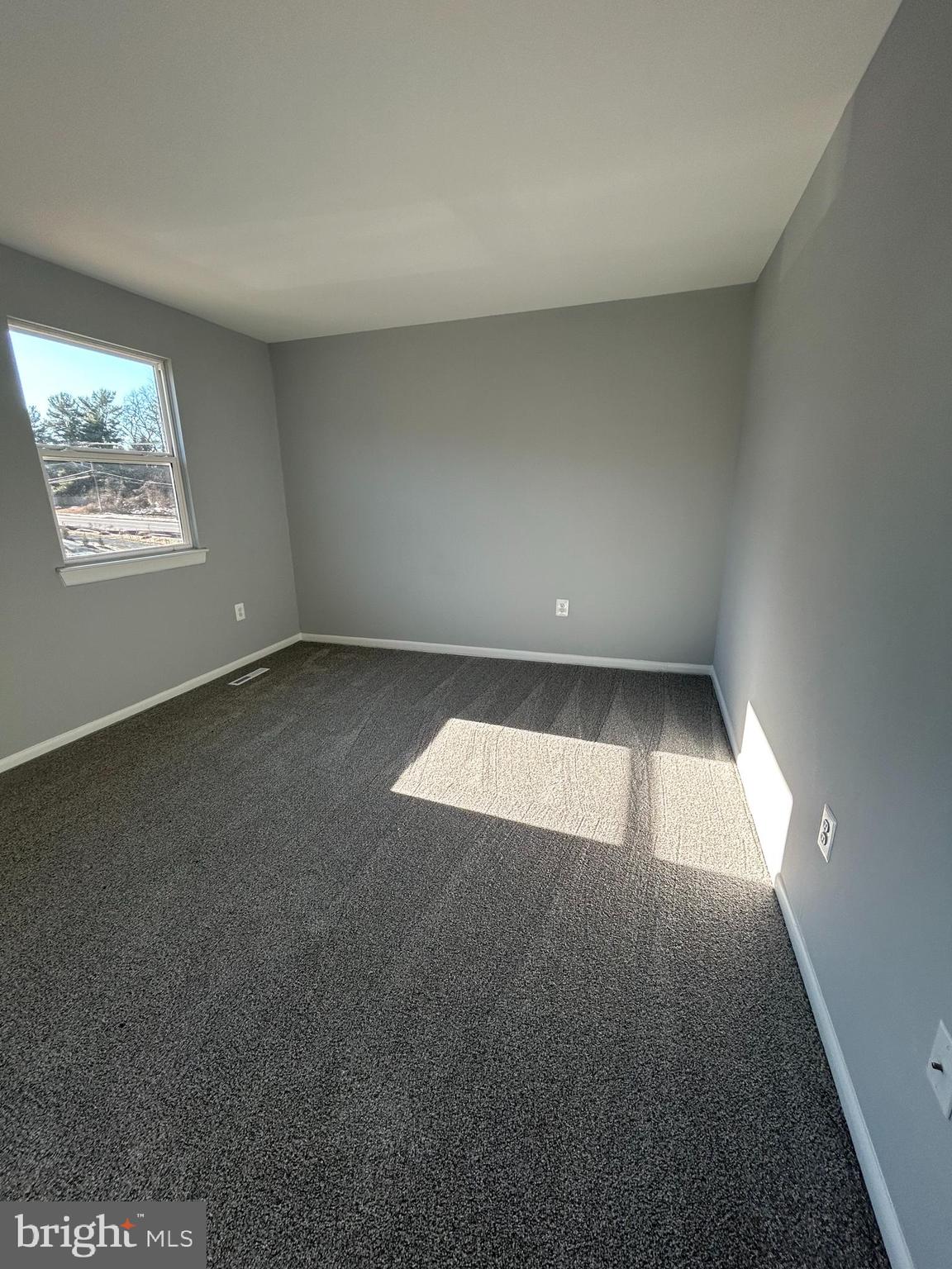 238 Ternwing Drive Arnold, MD 21012 - Photo 12 of 22 an empty room with a window