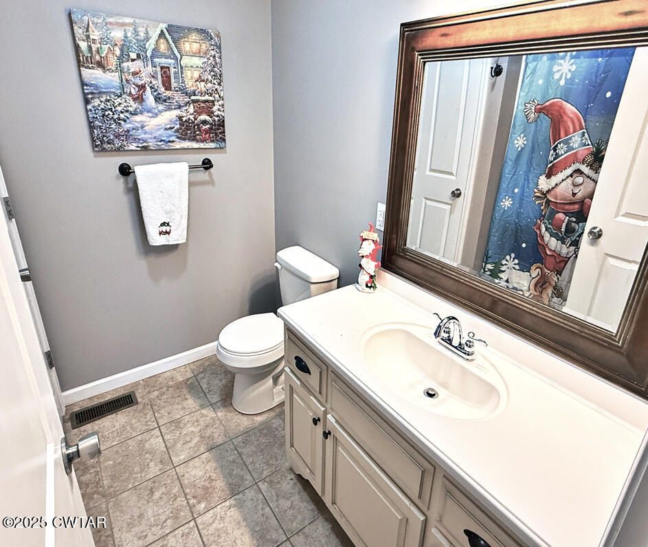 759 Timber Ridge Drive Lexington, TN 38351 - Photo 16 of 18 a bathroom with a sink mirror and toilet