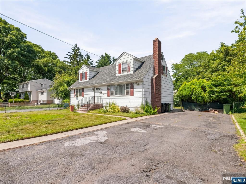 33 Prospect Street Paramus, NJ 07652 - Photo 2 of 32