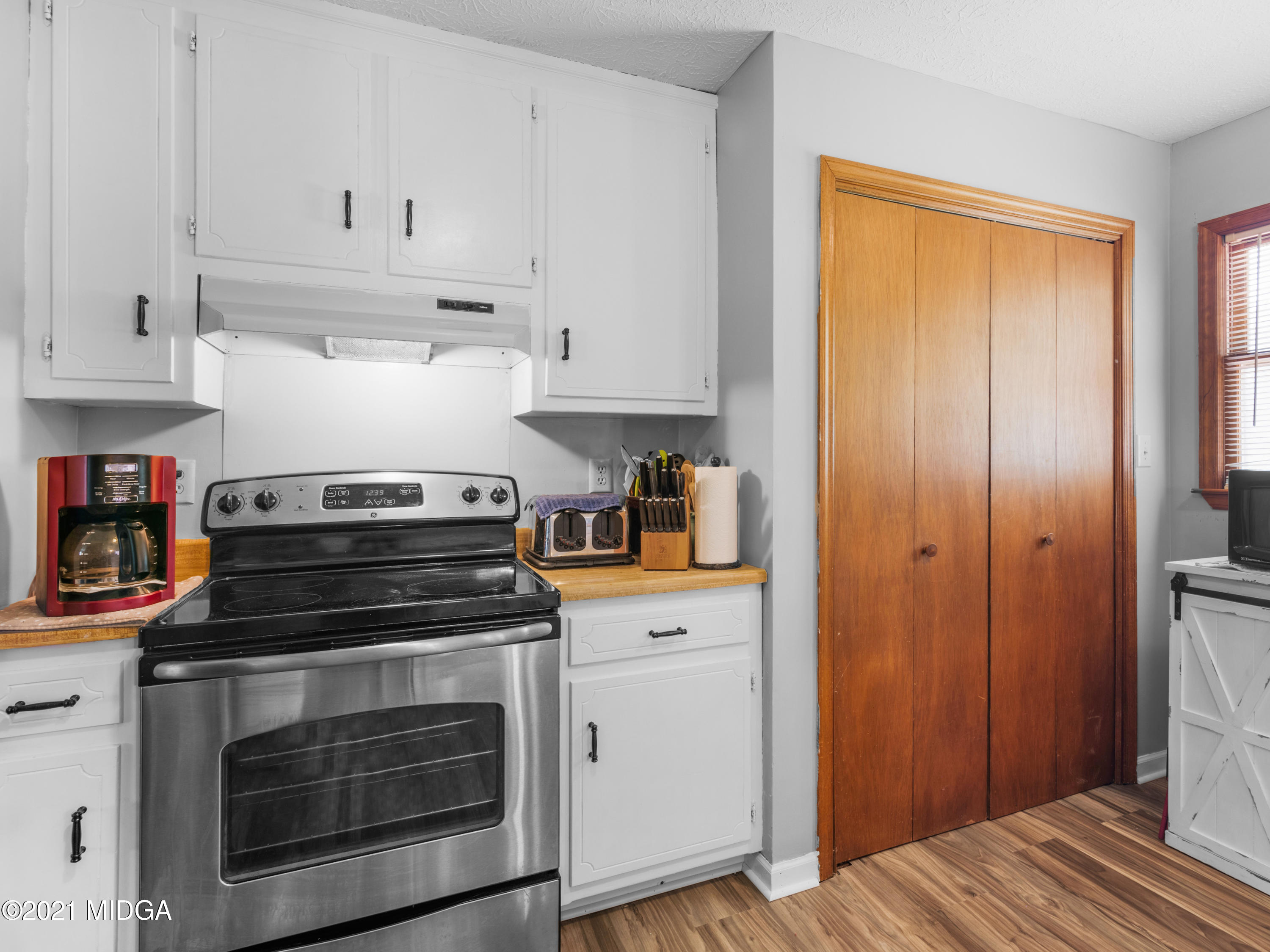 747 Chuli Road Griffin, GA 30223 - Photo 20 of 45 a kitchen with a stove and white cabinets