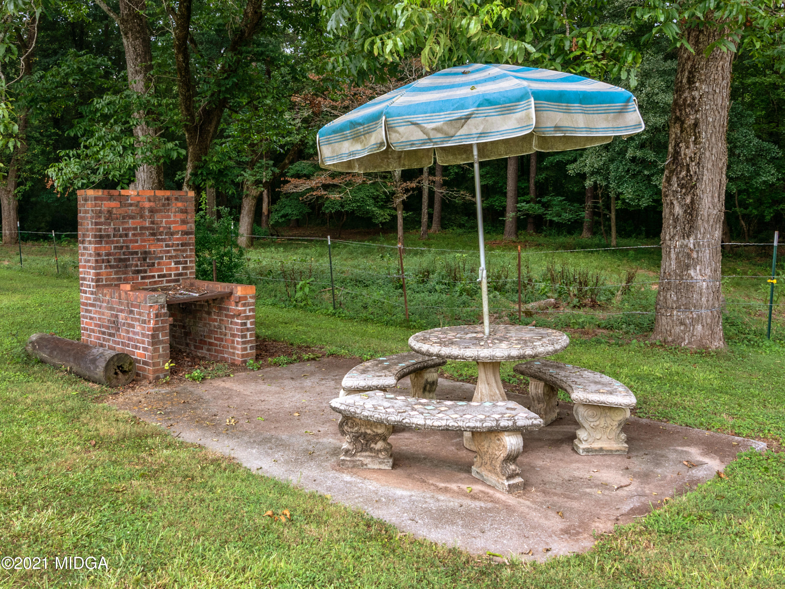 747 Chuli Road Griffin, GA 30223 - Photo 44 of 45 a garden view with a seating space