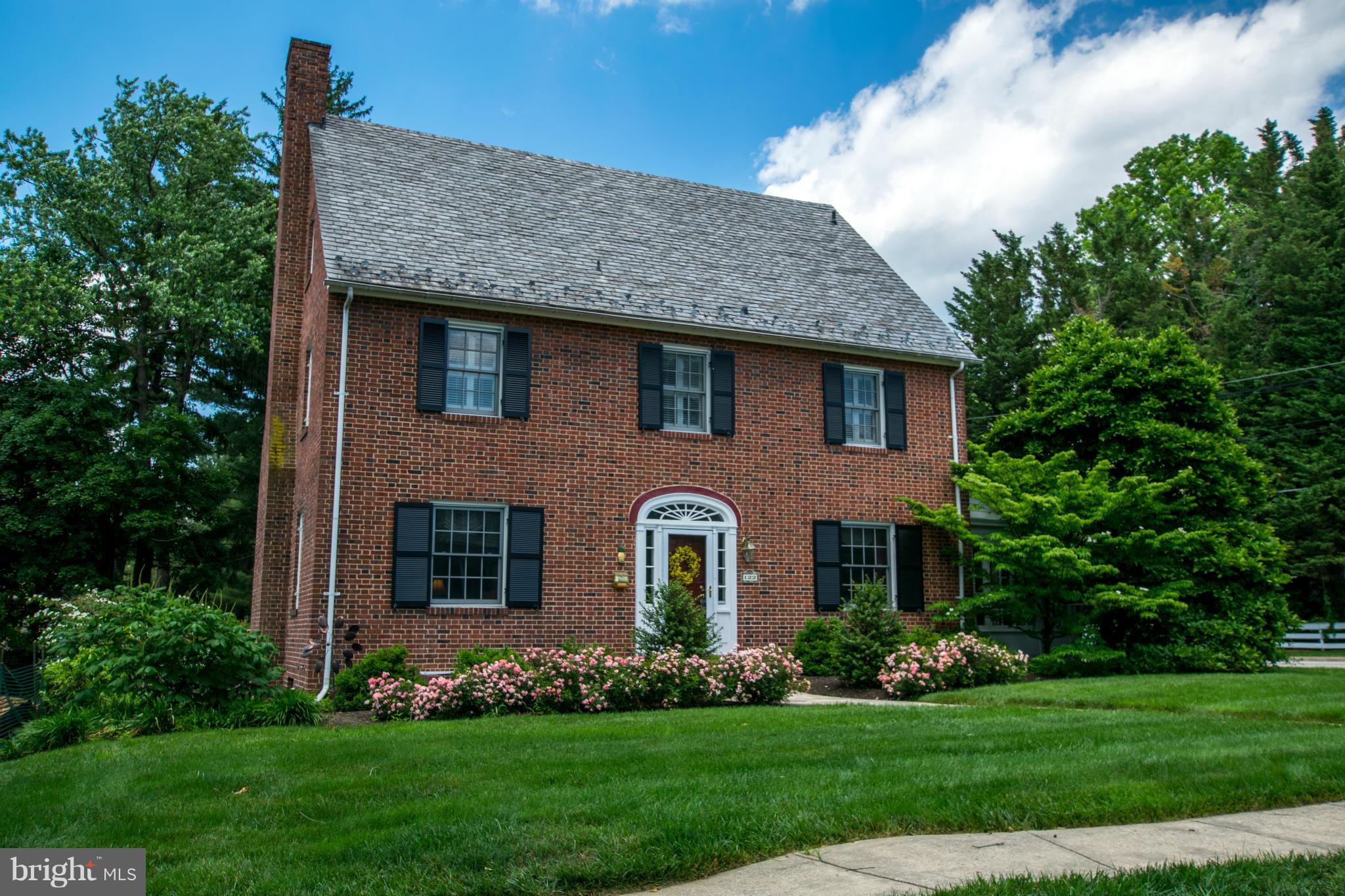 122 Midhurst Road Baltimore, MD 21212 - Photo 2 of 21 a front view of a house with a garden