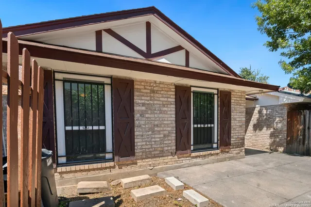 $209,900 | 5222 East Rolling Ridge Drive, San Antonio, TX 78228