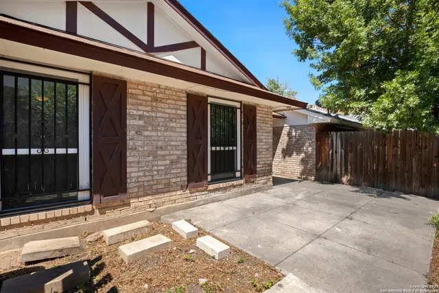 $209,900 | 5222 East Rolling Ridge Drive, San Antonio, TX 78228