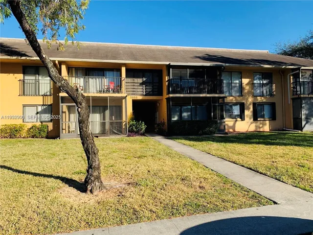 $1,900 | 5855 Washington Street, Unit 90, Hollywood, FL 33023