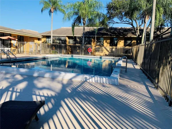 $1,890 | 5855 Washington Street, Unit 90, Hollywood, FL 33023