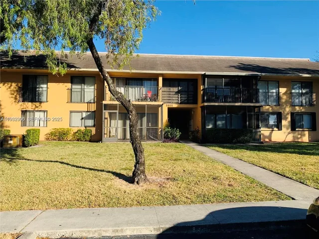 $1,900 | 5855 Washington Street, Unit 90, Hollywood, FL 33023