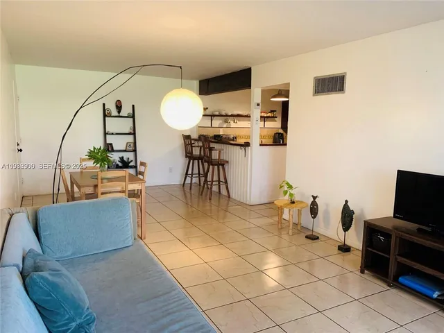 $1,900 | 5855 Washington Street, Unit 90, Hollywood, FL 33023