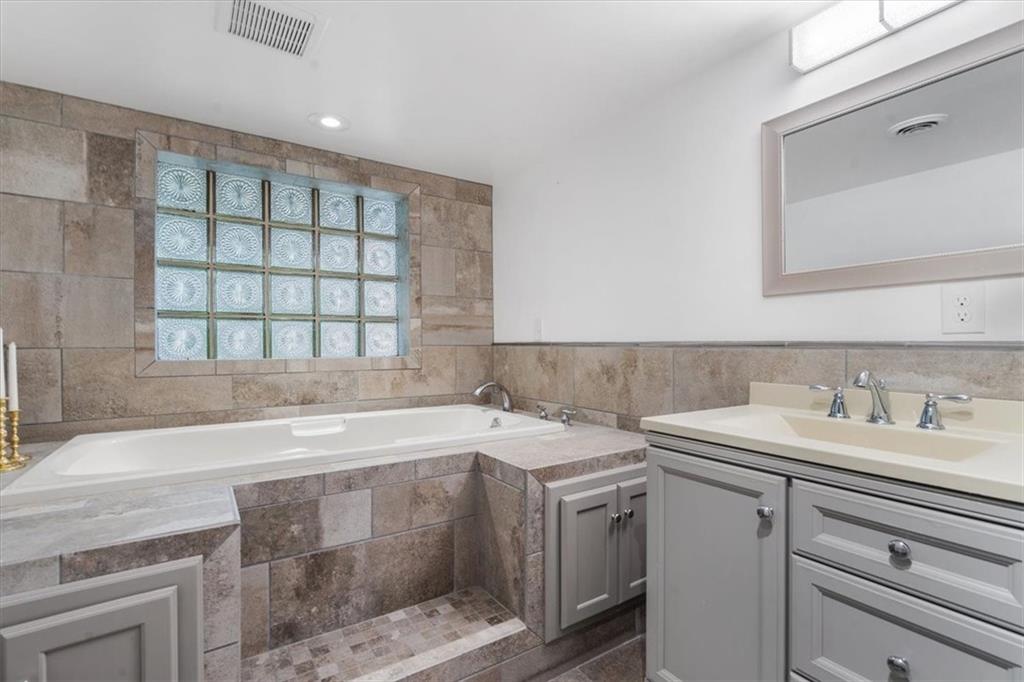 284 McKee Road Washington, PA 15301 - Photo 26 of 35 a bathroom with a sink and a bathtub