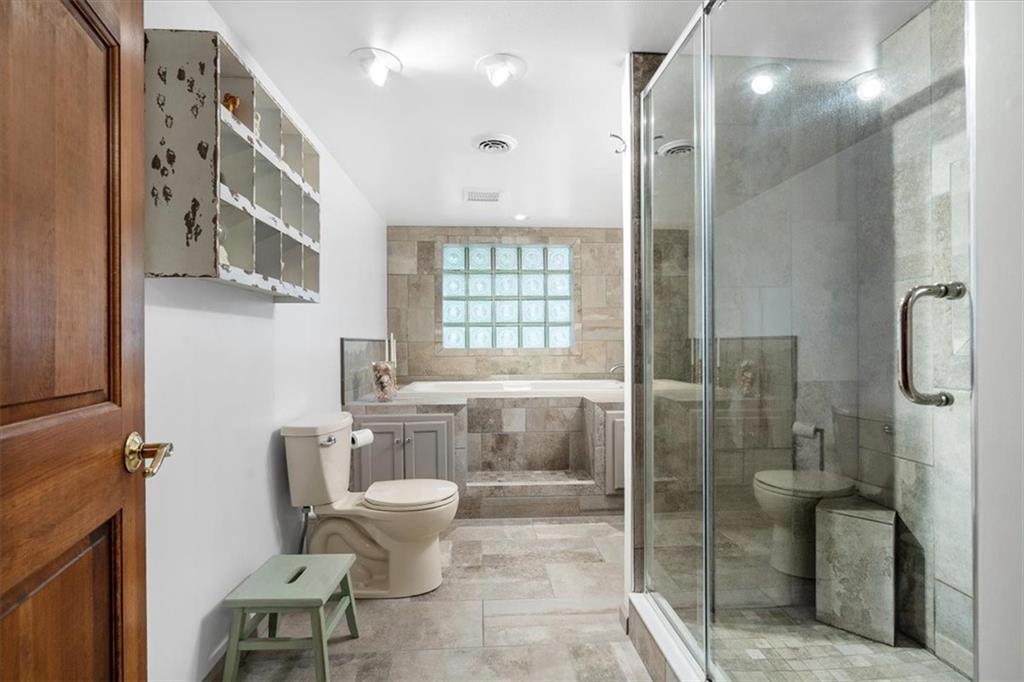 284 McKee Road Washington, PA 15301 - Photo 27 of 35 a bathroom with a toilet sink and shower