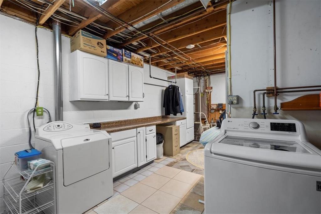 284 McKee Road Washington, PA 15301 - Photo 28 of 35 a utility room with dryer and washer