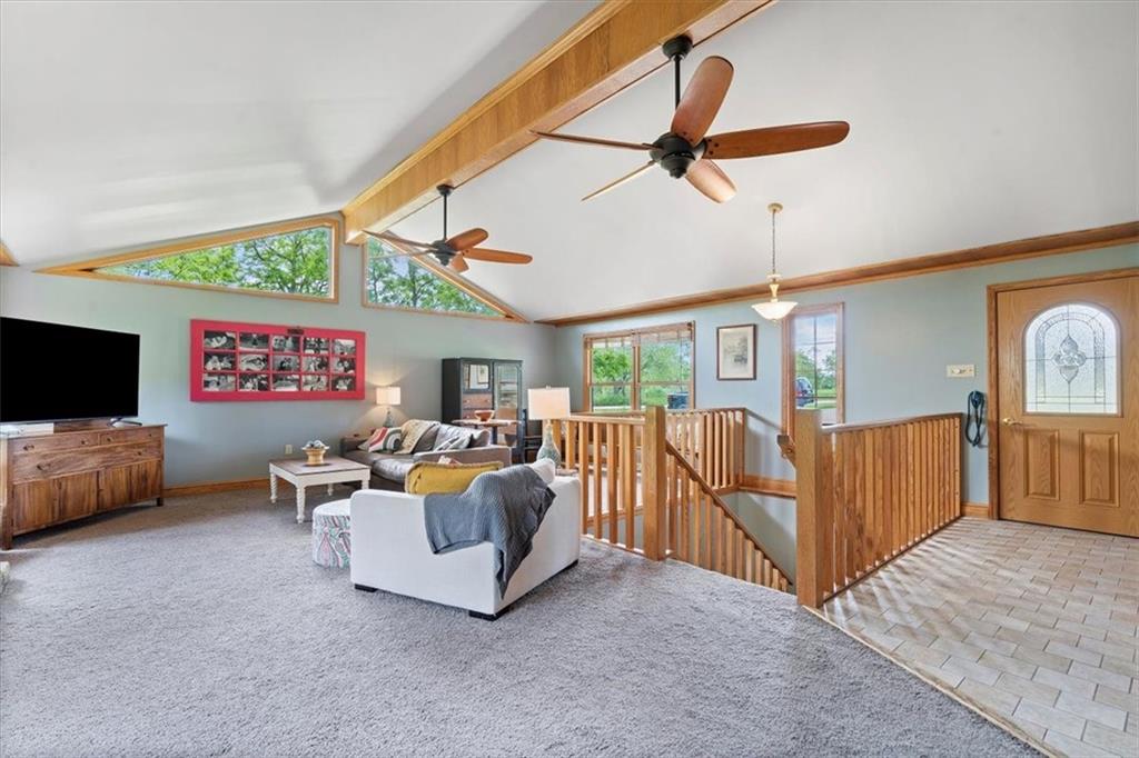 284 McKee Road Washington, PA 15301 - Photo 6 of 35 a living room with furniture