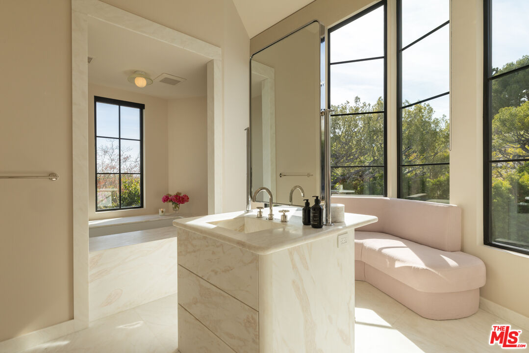 1122 La Altura Road Beverly Hills, CA 90210 - Photo 19 of 44