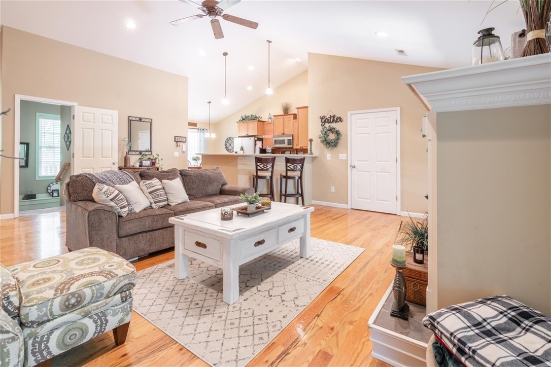 304 Ridgeside Court West Union, SC 29696 - Photo 8 of 32