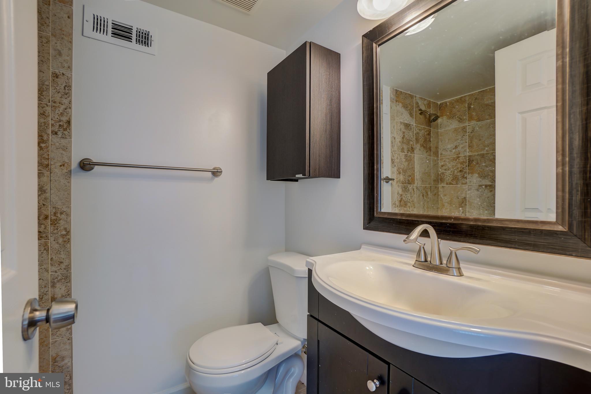 628 Four Mile Road Alexandria, VA 22305 - Photo 7 of 29 a bathroom with a sink toilet and mirror