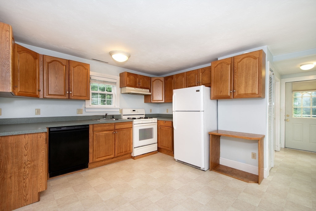 192-194 First Parish Road, Unit 3 Scituate, MA 02066 - Photo 4 of 22