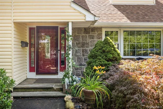 $1,300,000 | 7 Jr Drive, Ronkonkoma, NY 11779
