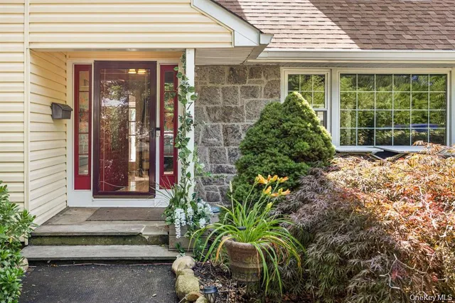 $1,300,000 | 7 Jr Drive, Ronkonkoma, NY 11779