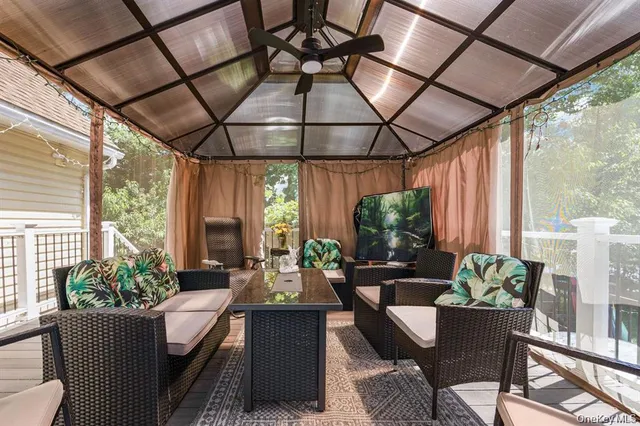 $1,300,000 | 7 Jr Drive, Ronkonkoma, NY 11779