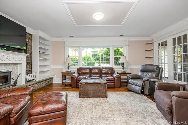 $1,300,000 | 7 Jr Drive, Ronkonkoma, NY 11779