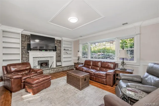 $1,300,000 | 7 Jr Drive, Ronkonkoma, NY 11779