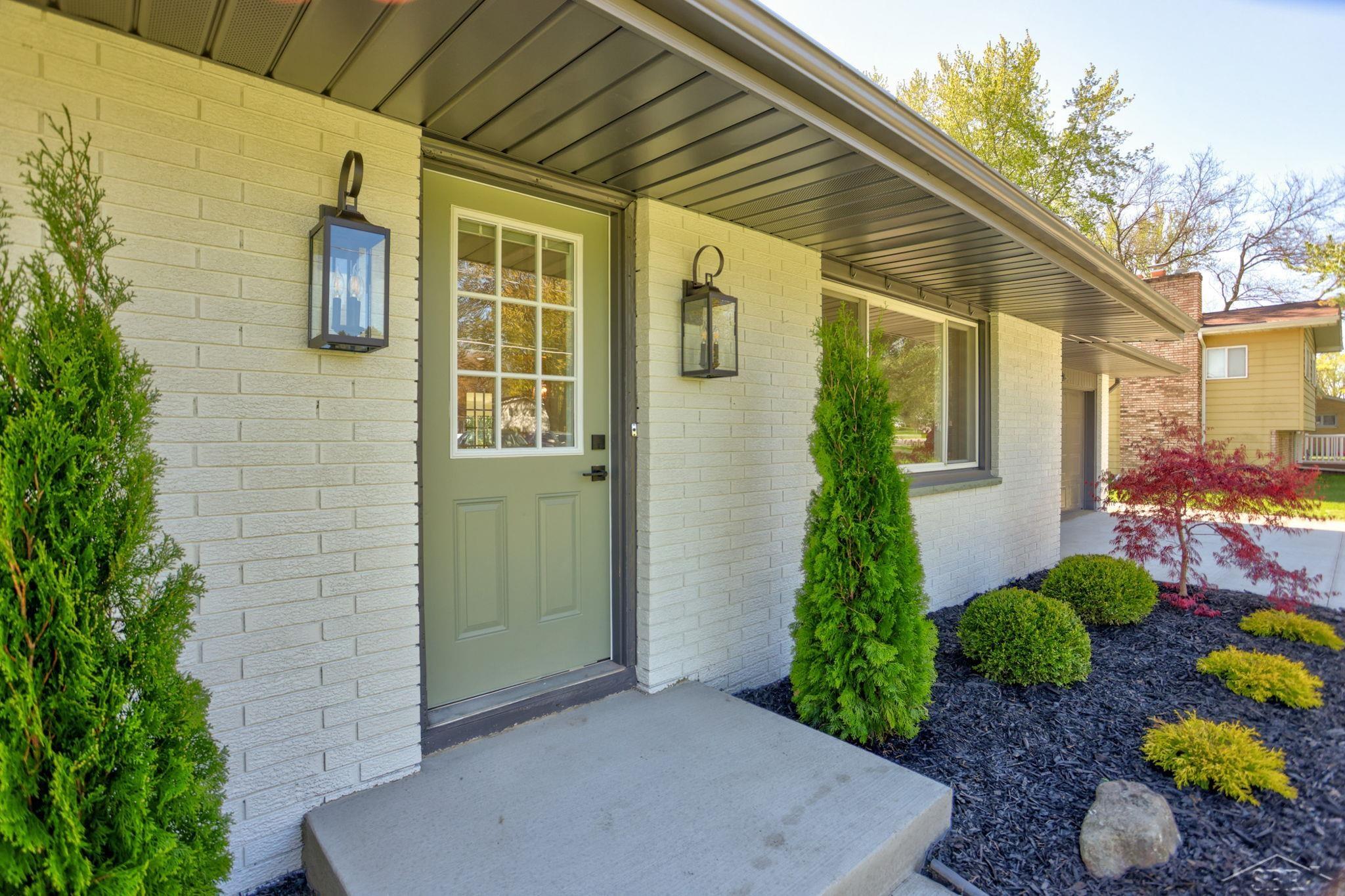 3950 North Thomas Road Freeland, MI 48623 - Photo 3 of 38