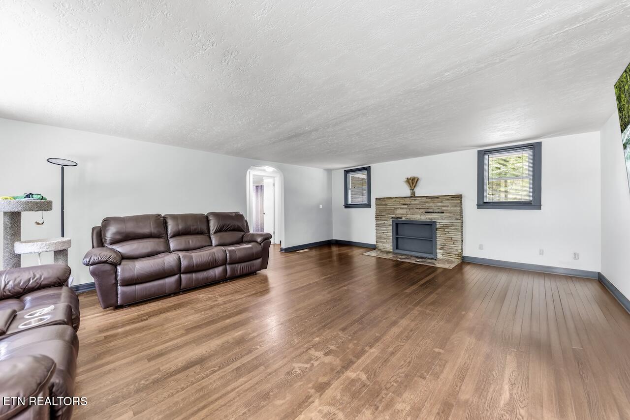 150 Yarnell Road Clinton, TN 37716 - Photo 3 of 16 YAR_7505