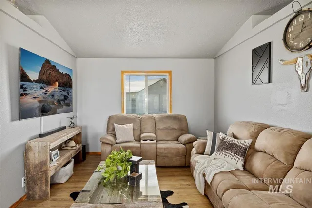 $469,999 | 3752 North 1200 East, Buhl, ID 83316