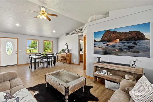 $469,999 | 3752 North 1200 East, Buhl, ID 83316