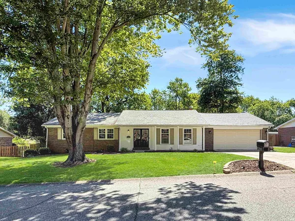 $399,500 | 5200 Kenwood Drive, Newburgh, IN 47630