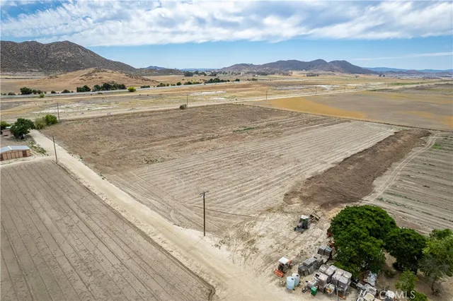 a view of a car park in front of house