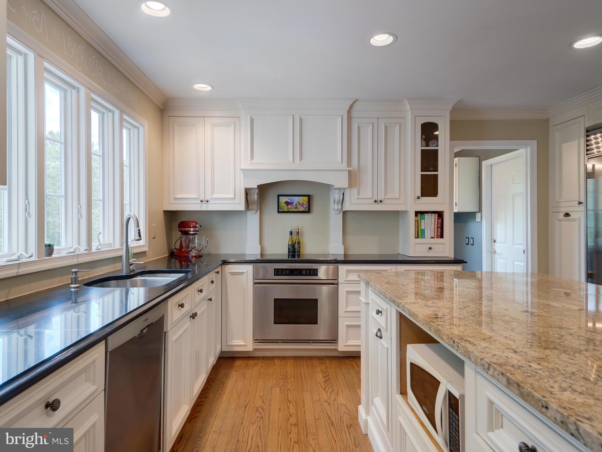 530 West Township Line Road Downingtown, PA 19335 - Photo 25 of 65 Custom Eat-in Kitchen