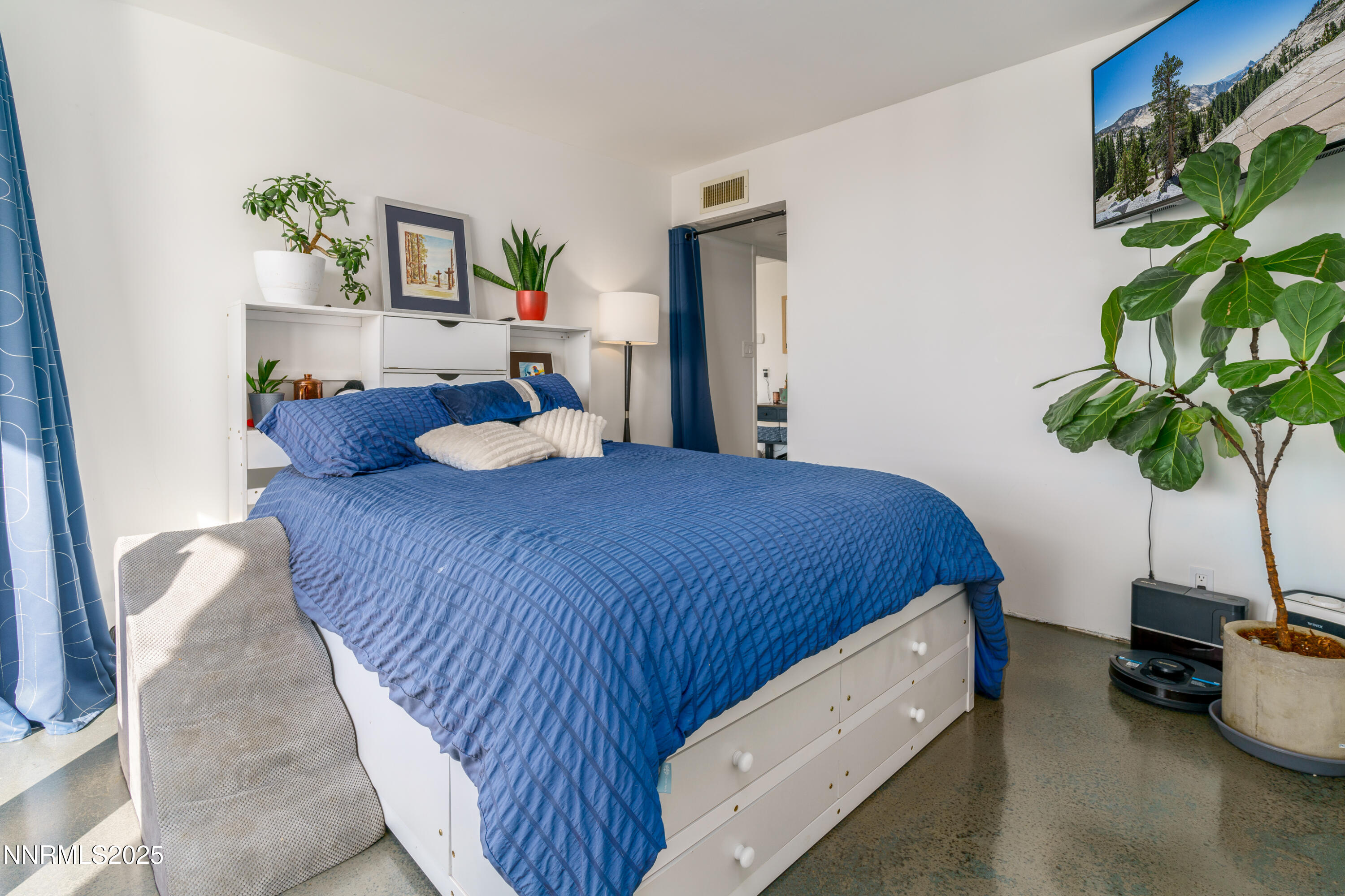 100 North Arlington Avenue, Unit 7I Reno, NV 89501 - Photo 11 of 25 a bedroom with a bed and a potted plant