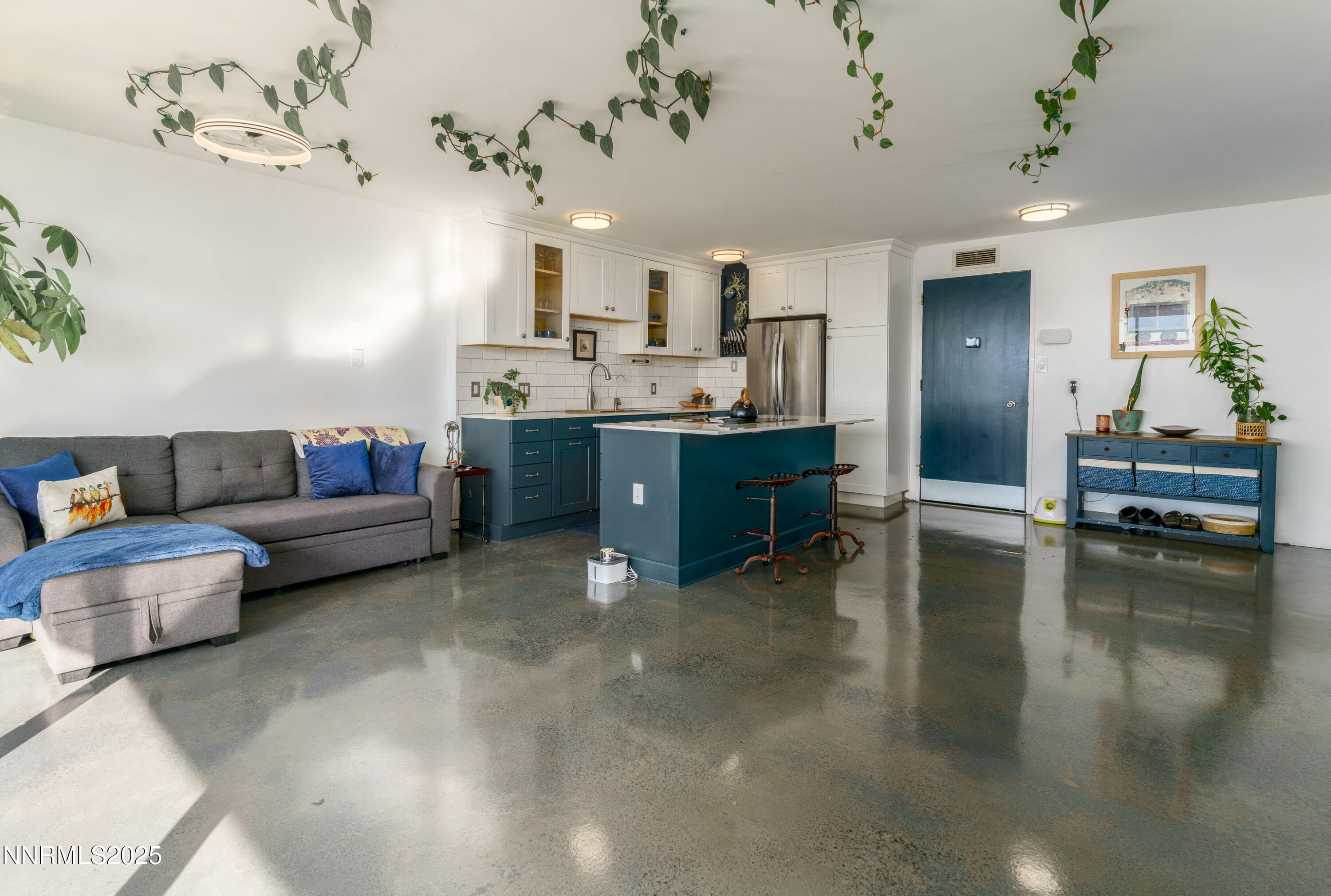 100 North Arlington Avenue, Unit 7I Reno, NV 89501 - Photo 4 of 25 a living room with furniture and a chandelier