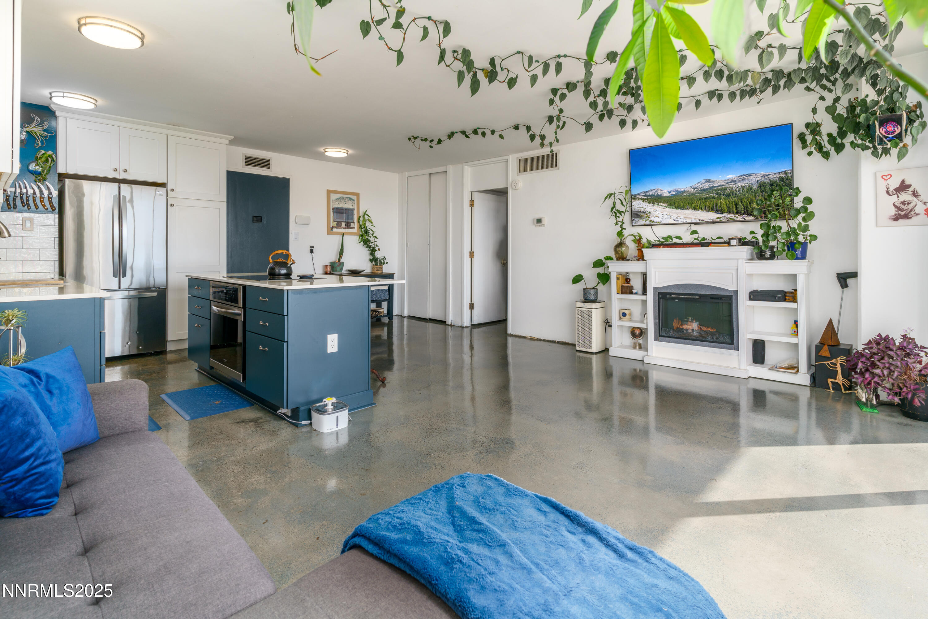 100 North Arlington Avenue, Unit 7I Reno, NV 89501 - Photo 5 of 25 a living room with furniture and a fireplace