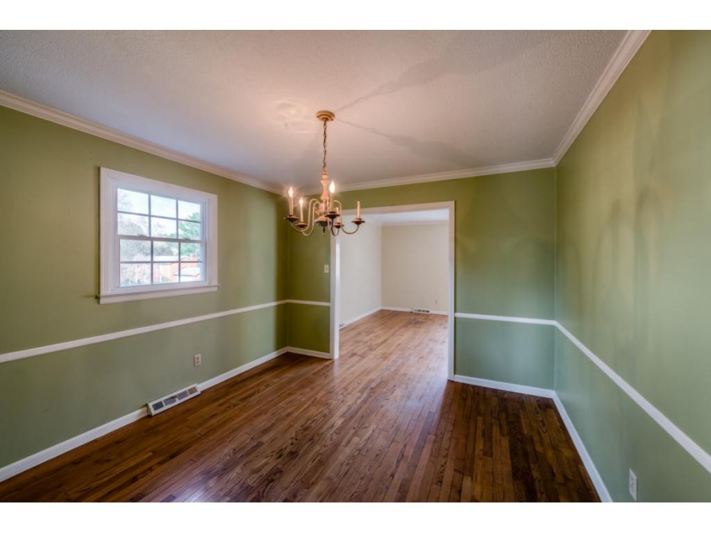 204 Tiffany Road Bristol, TN 37620 - Photo 4 of 28 Photo 4